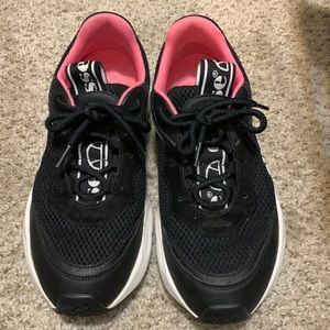 8.5 ELLESSE tennis shoes